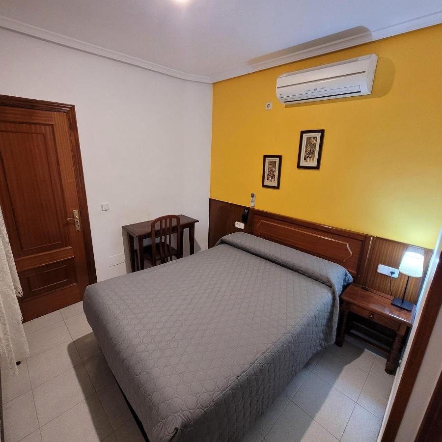 Hostal Pan America Madryt Zewnętrze zdjęcie