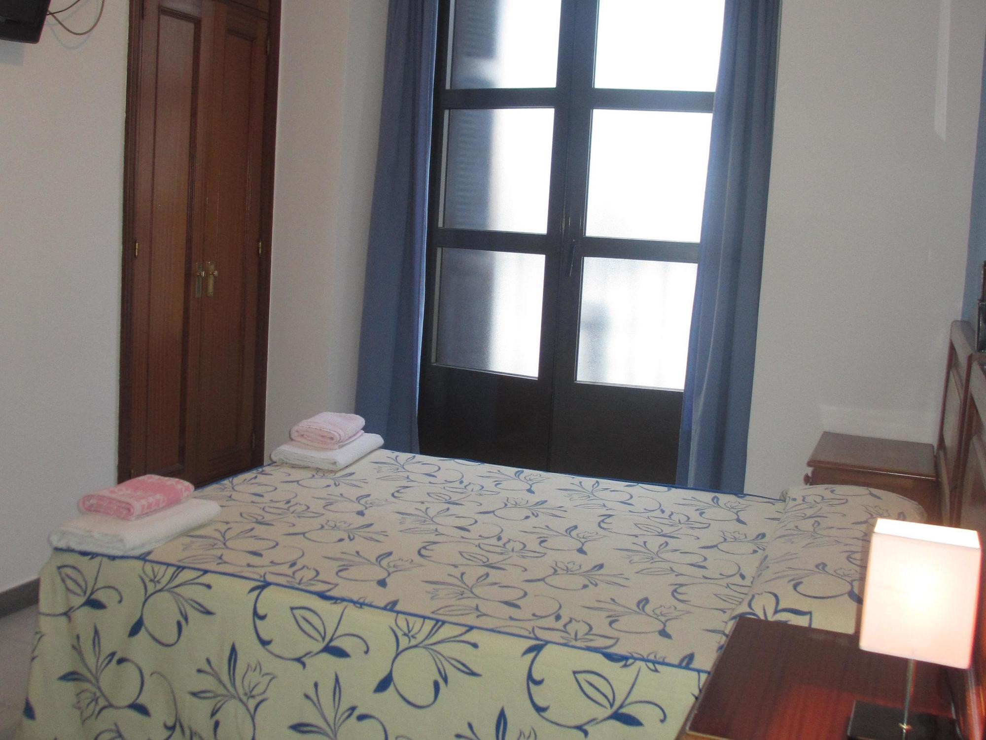 Hostal Pan America Madryt Zewnętrze zdjęcie